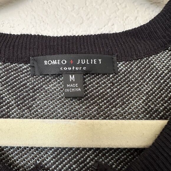 Romeo & Juliet Womens Top Knit Animal Print Long Sleeve M EUC - Picture 3 of 6